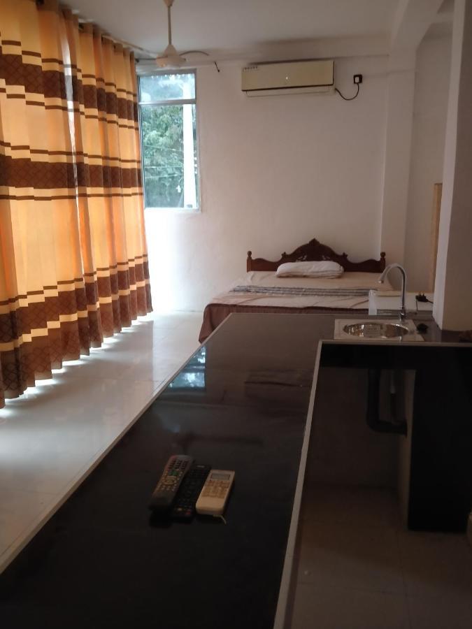 Qiqi Airport Villa Katunayaka Екстериор снимка