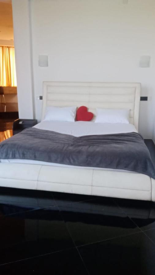 Qiqi Airport Villa Katunayaka Екстериор снимка