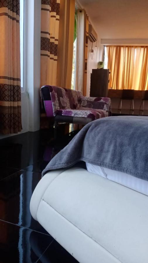 Qiqi Airport Villa Katunayaka Екстериор снимка